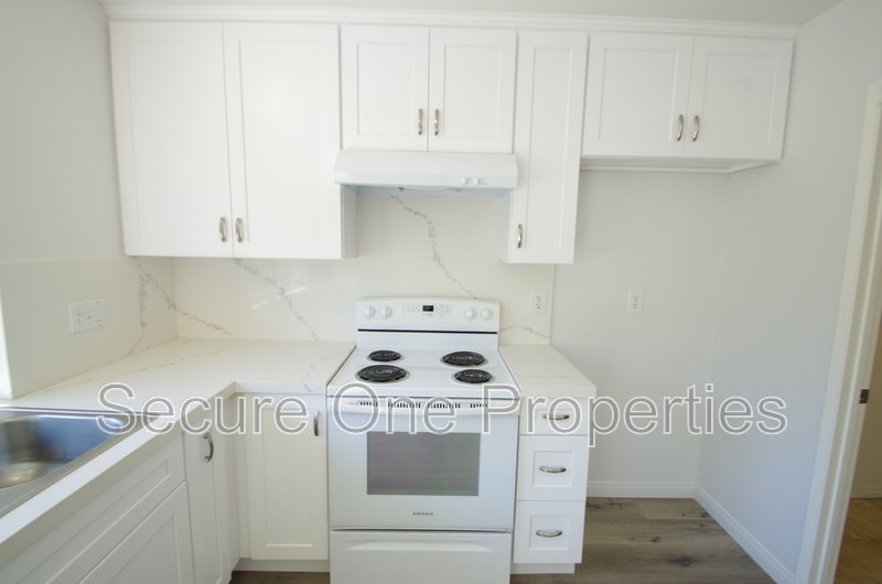 Updated 3 bedroom END UNIT Condo in Wildwood! property image