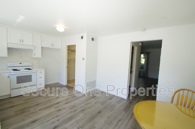 Updated 3 bedroom END UNIT Condo in Wildwood! property image