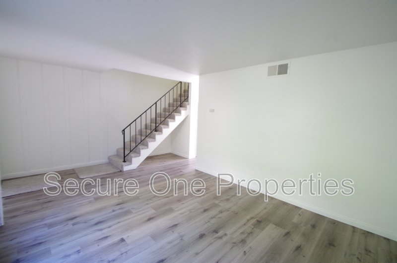 Updated 3 bedroom END UNIT Condo in Wildwood! property image