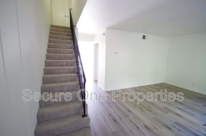 Updated 3 bedroom END UNIT Condo in Wildwood! property image