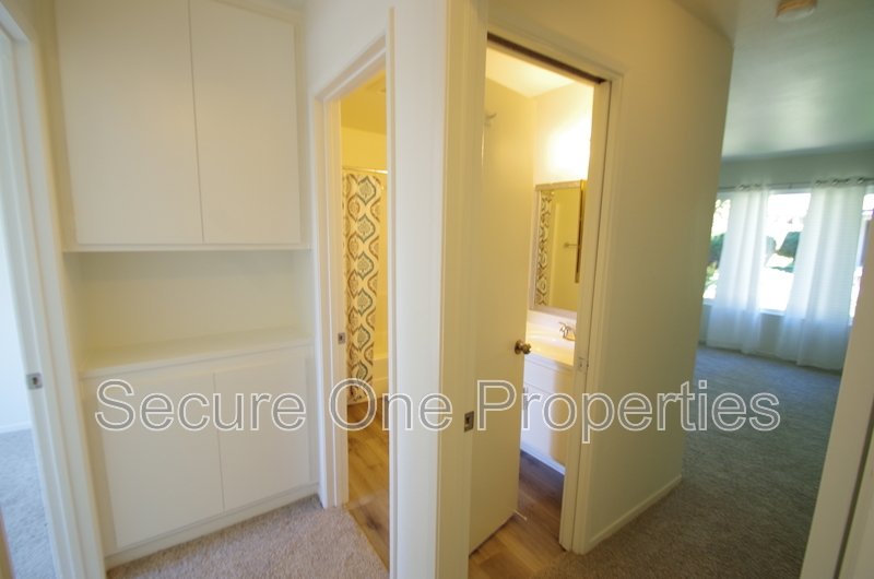 Updated 3 bedroom END UNIT Condo in Wildwood! property image