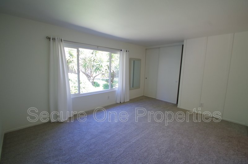 Updated 3 bedroom END UNIT Condo in Wildwood! property image