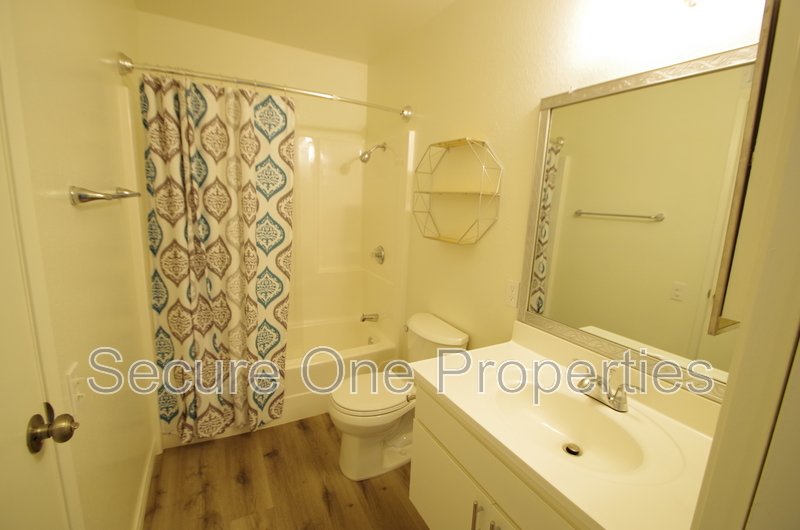 Updated 3 bedroom END UNIT Condo in Wildwood! property image