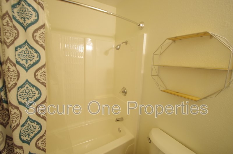 Updated 3 bedroom END UNIT Condo in Wildwood! property image