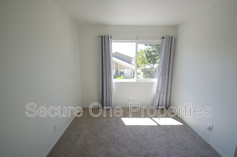 Updated 3 bedroom END UNIT Condo in Wildwood! property image