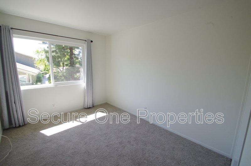 Updated 3 bedroom END UNIT Condo in Wildwood! property image