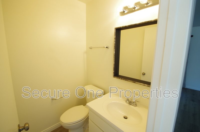 Updated 3 bedroom END UNIT Condo in Wildwood! property image
