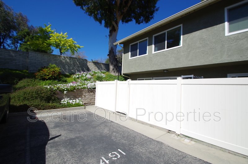 Updated 3 bedroom END UNIT Condo in Wildwood! property image