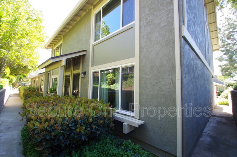 Updated 3 bedroom END UNIT Condo in Wildwood! property image