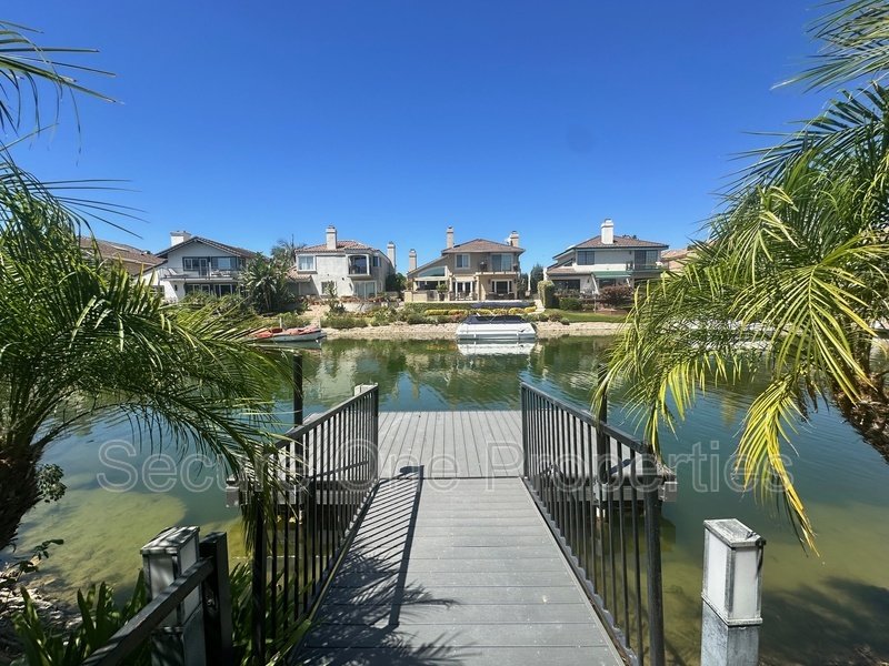 Beautiful Waterfront Home On The Westlake Island! property image