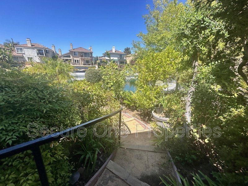 Beautiful Waterfront Home On The Westlake Island! property image