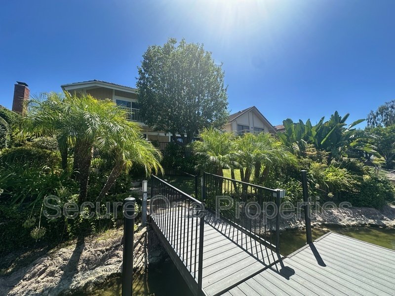 Beautiful Waterfront Home On The Westlake Island! property image