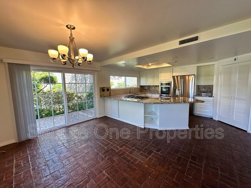 Beautiful Waterfront Home On The Westlake Island! property image