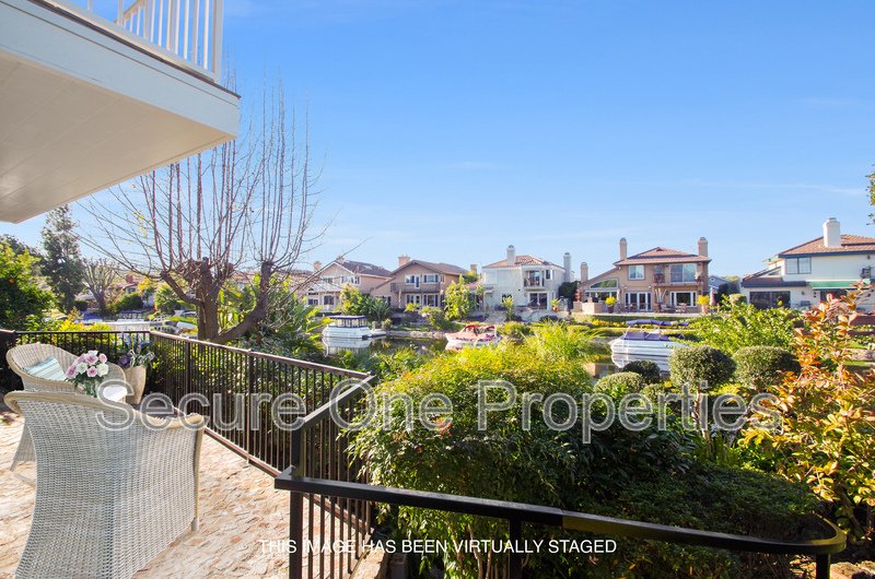 Beautiful Waterfront Home On The Westlake Island! property image
