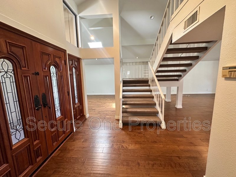 Beautiful Waterfront Home On The Westlake Island! property image