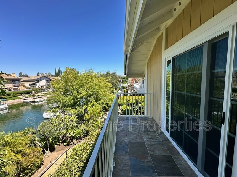 Beautiful Waterfront Home On The Westlake Island! property image