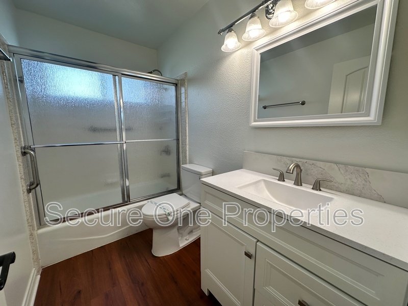 Beautiful Waterfront Home On The Westlake Island! property image