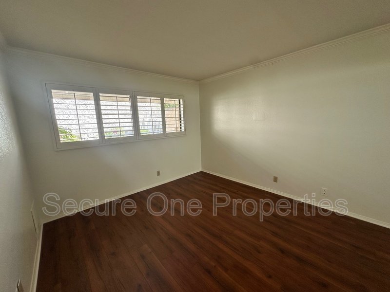 Beautiful Waterfront Home On The Westlake Island! property image
