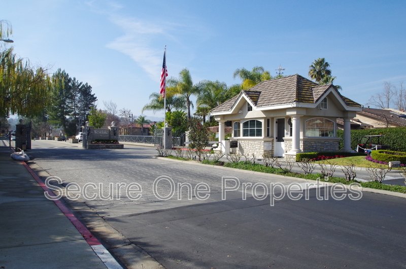 Beautiful Waterfront Home On The Westlake Island! property image
