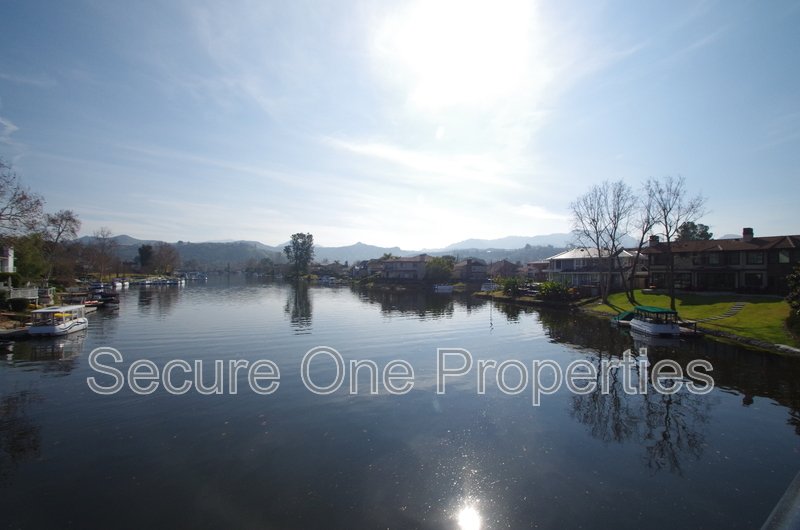 Beautiful Waterfront Home On The Westlake Island! property image