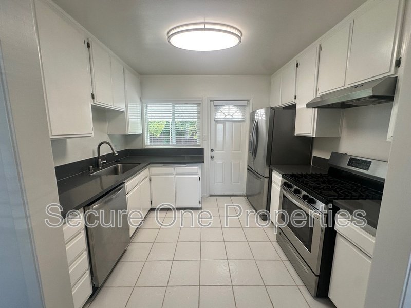 Charming Encino Home Loaded With Upgrades! property image