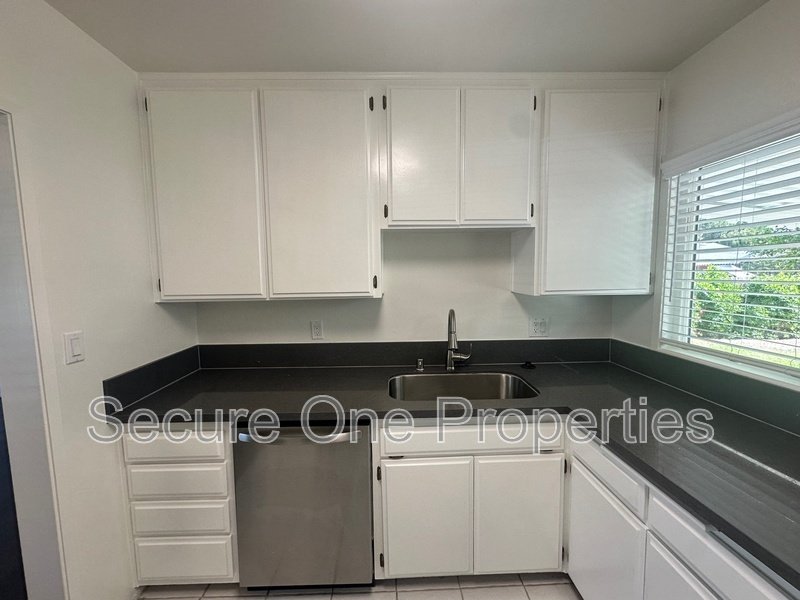 Charming Encino Home Loaded With Upgrades! property image