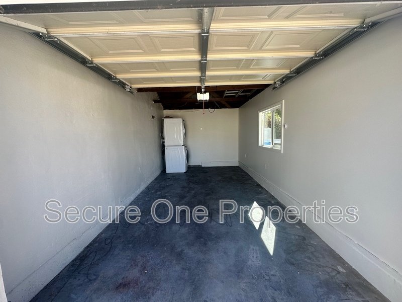 Charming Encino Home Loaded With Upgrades! property image