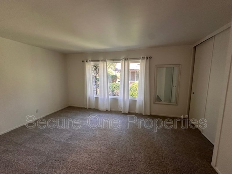 Updated 3 bedroom END UNIT Condo in Wildwood! property image