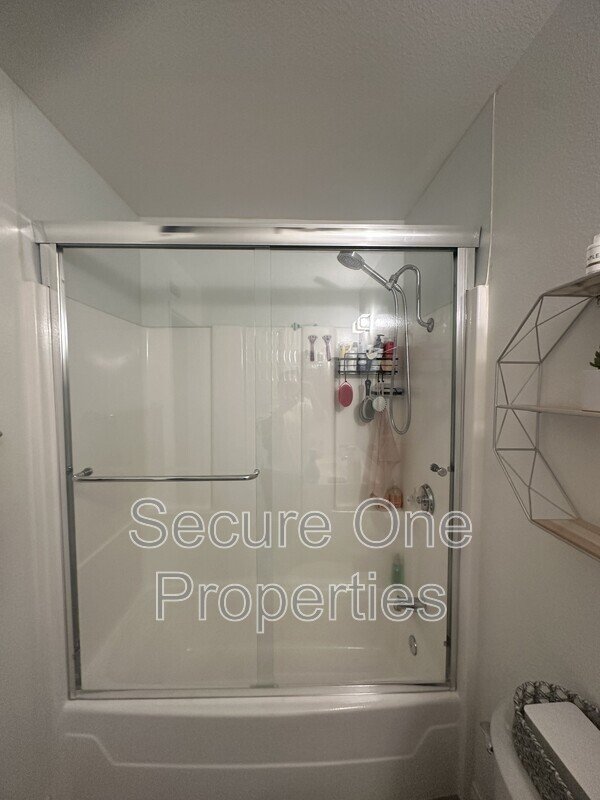 Updated 3 bedroom END UNIT Condo in Wildwood! property image