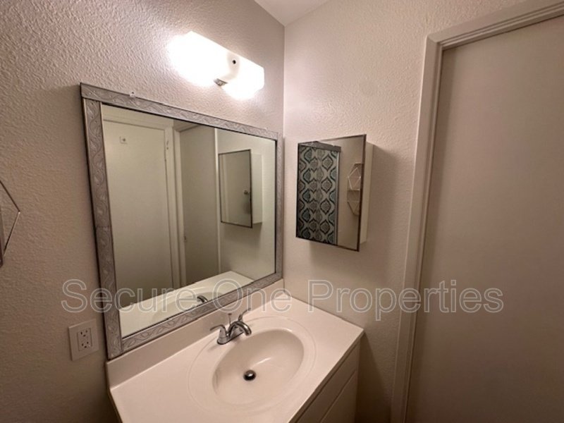 Updated 3 bedroom END UNIT Condo in Wildwood! property image