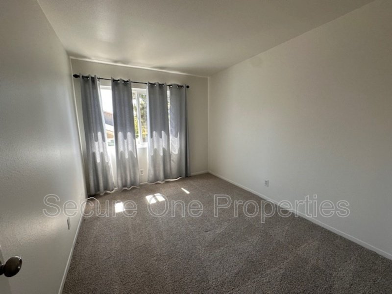 Updated 3 bedroom END UNIT Condo in Wildwood! property image