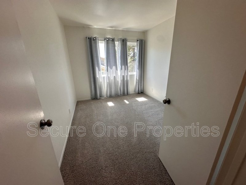 Updated 3 bedroom END UNIT Condo in Wildwood! property image