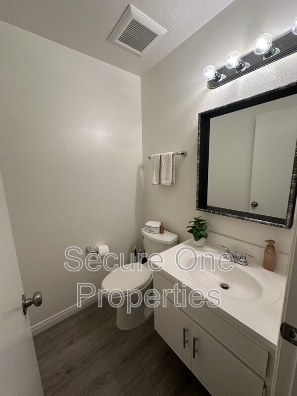 Updated 3 bedroom END UNIT Condo in Wildwood! property image