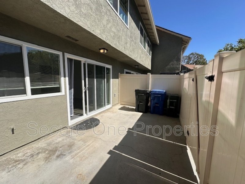 Updated 3 bedroom END UNIT Condo in Wildwood! property image