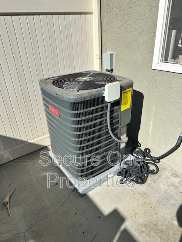 Updated 3 bedroom END UNIT Condo in Wildwood! property image