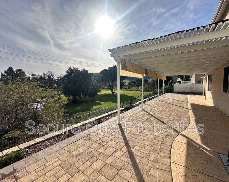 Westlake Village Home with 4 bedrooms and Stunning views! property image