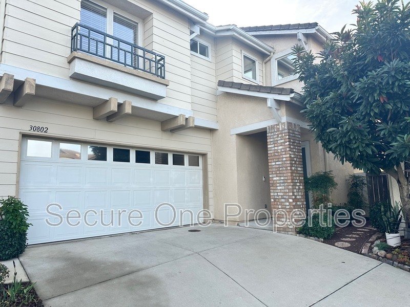 Westlake Village Home with 4 bedrooms and Stunning views! property image