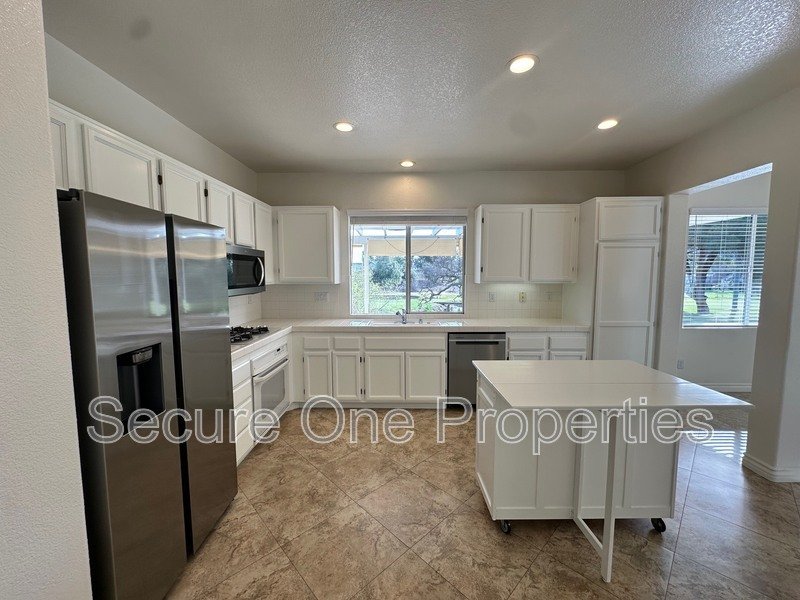 Westlake Village Home with 4 bedrooms and Stunning views! property image