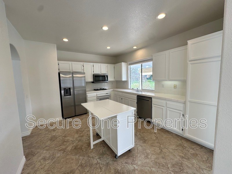 Westlake Village Home with 4 bedrooms and Stunning views! property image