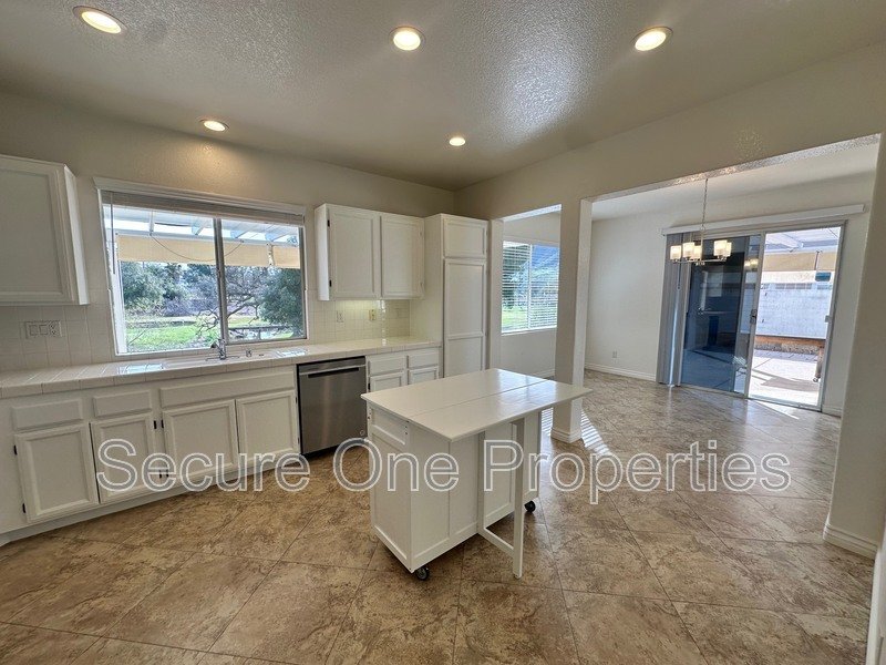 Westlake Village Home with 4 bedrooms and Stunning views! property image
