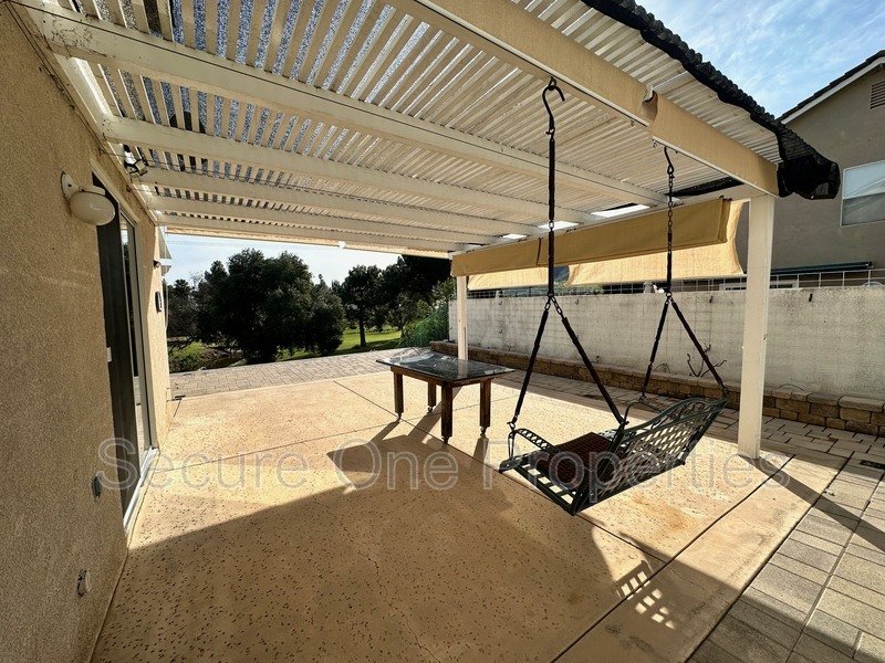 Westlake Village Home with 4 bedrooms and Stunning views! property image