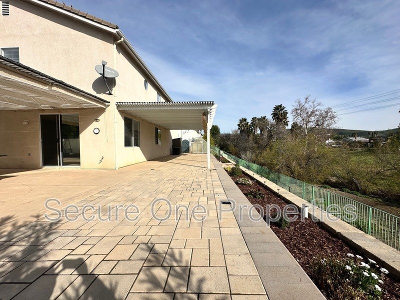 Westlake Village Home with 4 bedrooms and Stunning views! property image