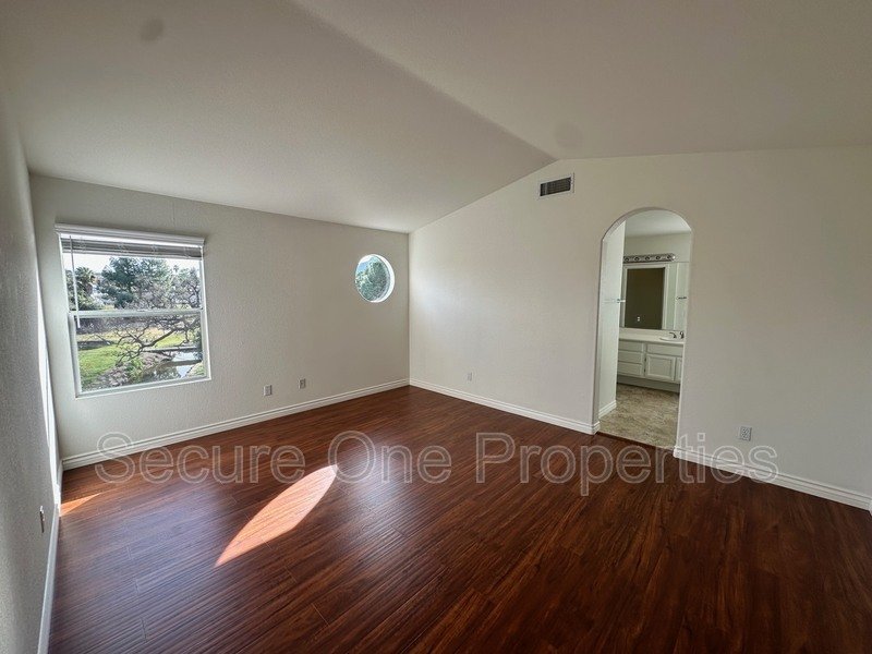 Westlake Village Home with 4 bedrooms and Stunning views! property image