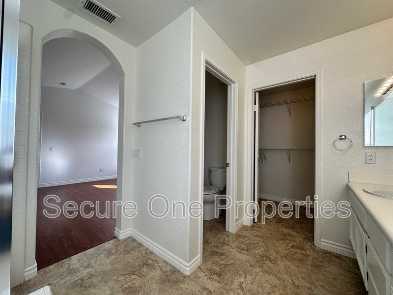 Westlake Village Home with 4 bedrooms and Stunning views! property image