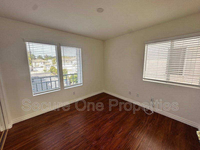 Westlake Village Home with 4 bedrooms and Stunning views! property image