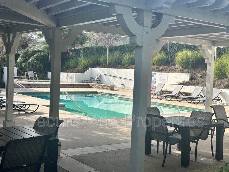 Westlake Village Home with 4 bedrooms and Stunning views! property image