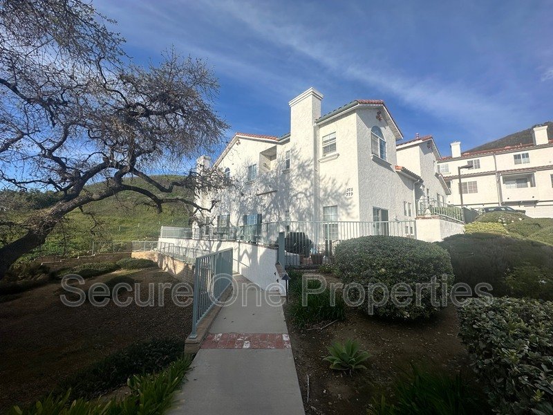 Elegant Thousand Oaks 4-Bedroom Designer Townhome with Hilltop Views! property image