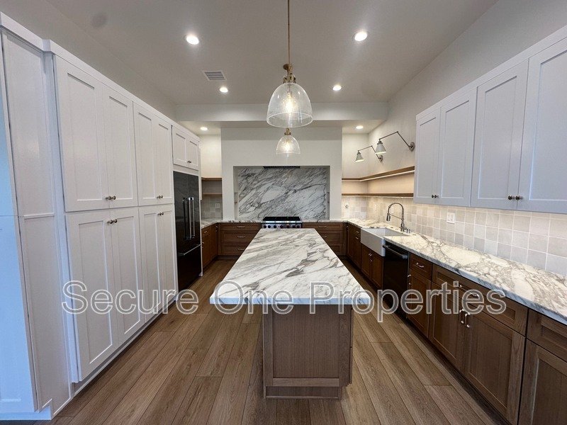 Elegant Thousand Oaks 4-Bedroom Designer Townhome with Hilltop Views! property image