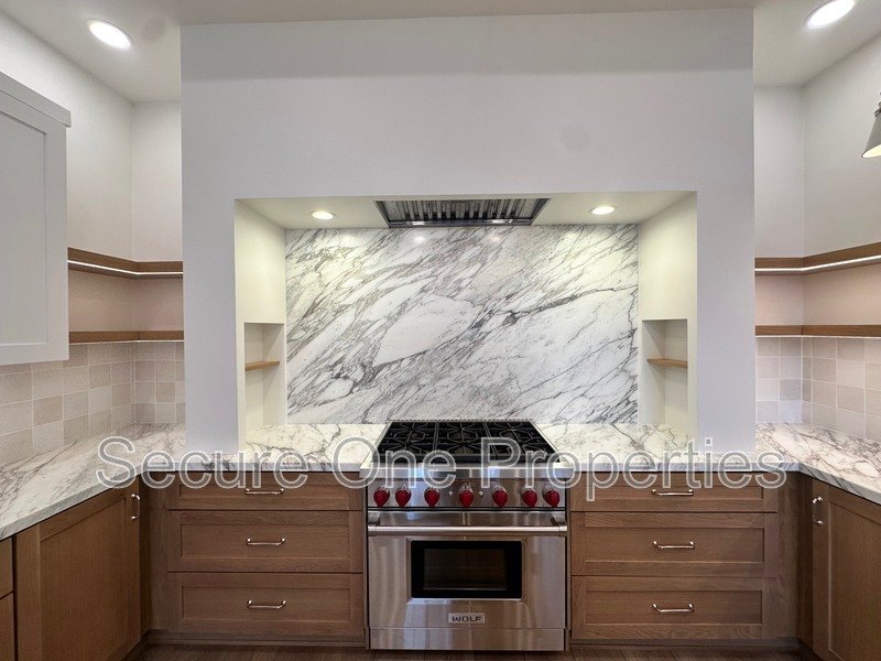 Elegant Thousand Oaks 4-Bedroom Designer Townhome with Hilltop Views! property image