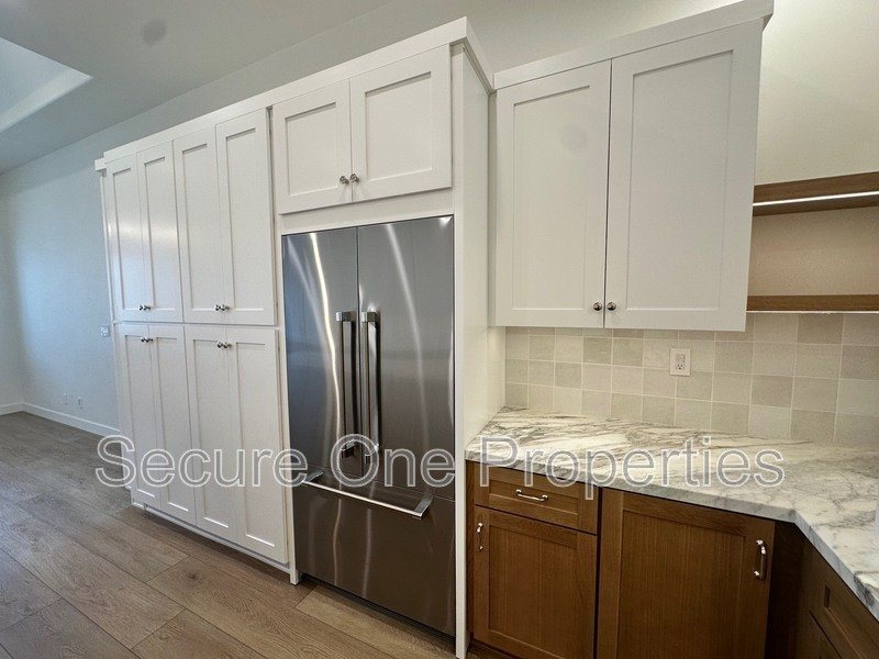 Elegant Thousand Oaks 4-Bedroom Designer Townhome with Hilltop Views! property image